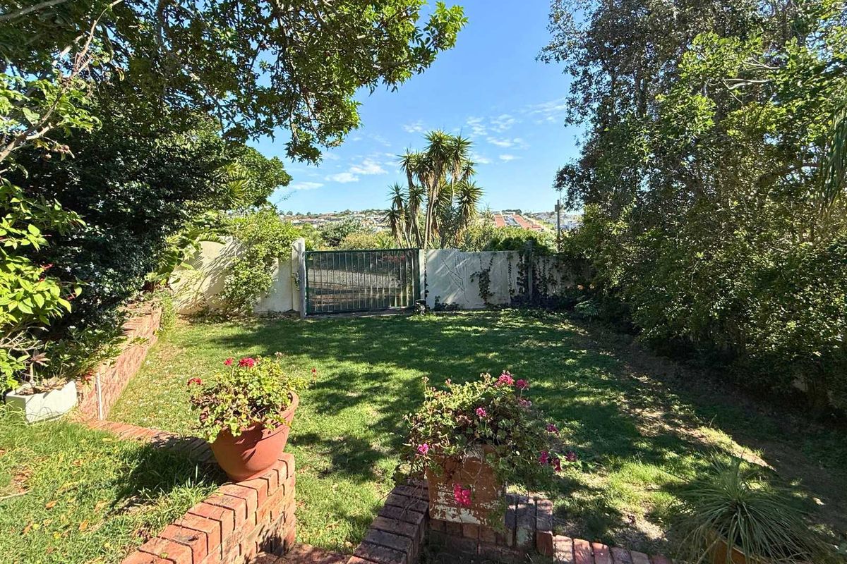 Spacious Coastal Home with Exceptional Potential in Kenton-on-Sea Asking Price: R4,600,000 - Photo 4