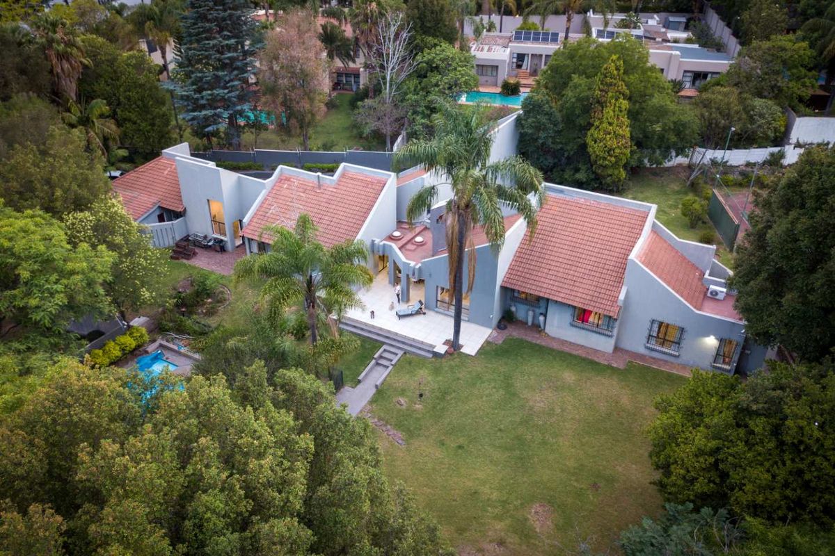FOR SALE 4 BEDROOM FAMILY HOME - WITH DEVELOPMENT POTENTIAL!!! - Photo 3