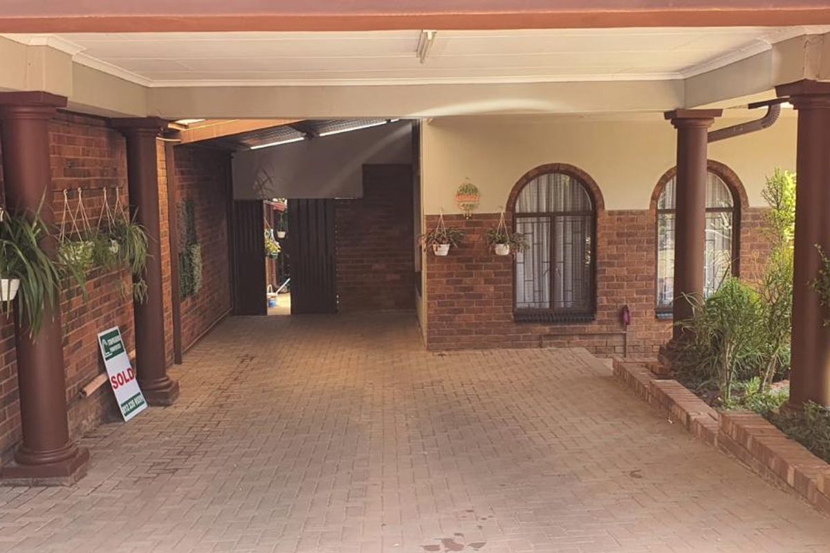 Eight bedrooms house for sale in Mountain View - Photo 2