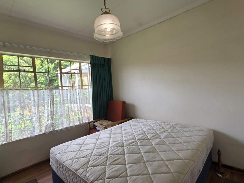 Spacious 3 bedroom Full Title Retirement house in Montana park - Photo 8