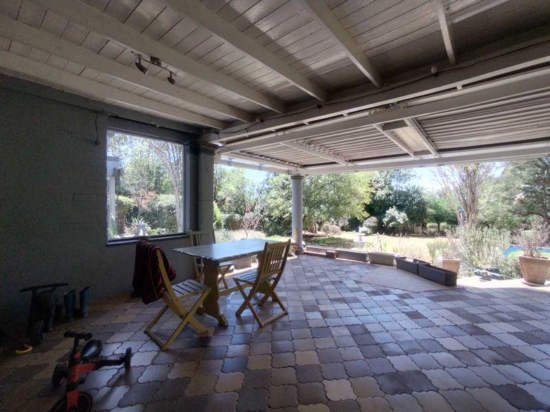 *Stunning 3 Bedroom Haven with Expansive Spaces* - Photo 4