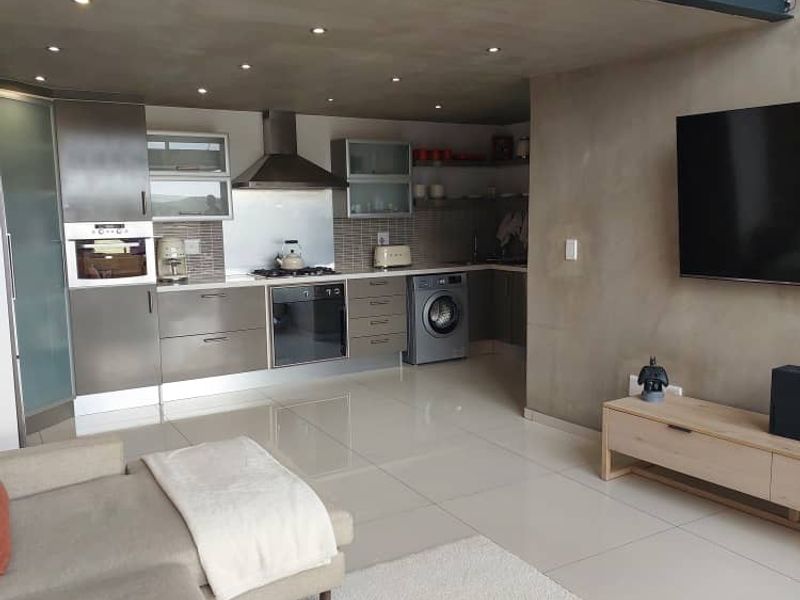 SPACIOUS LUXURY TOWNHOUSE FOR THE EXECUTIVE - Photo 5