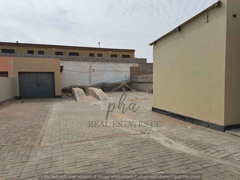 Business Premises with flat for sale in Central Walvis Bay - Photo 2