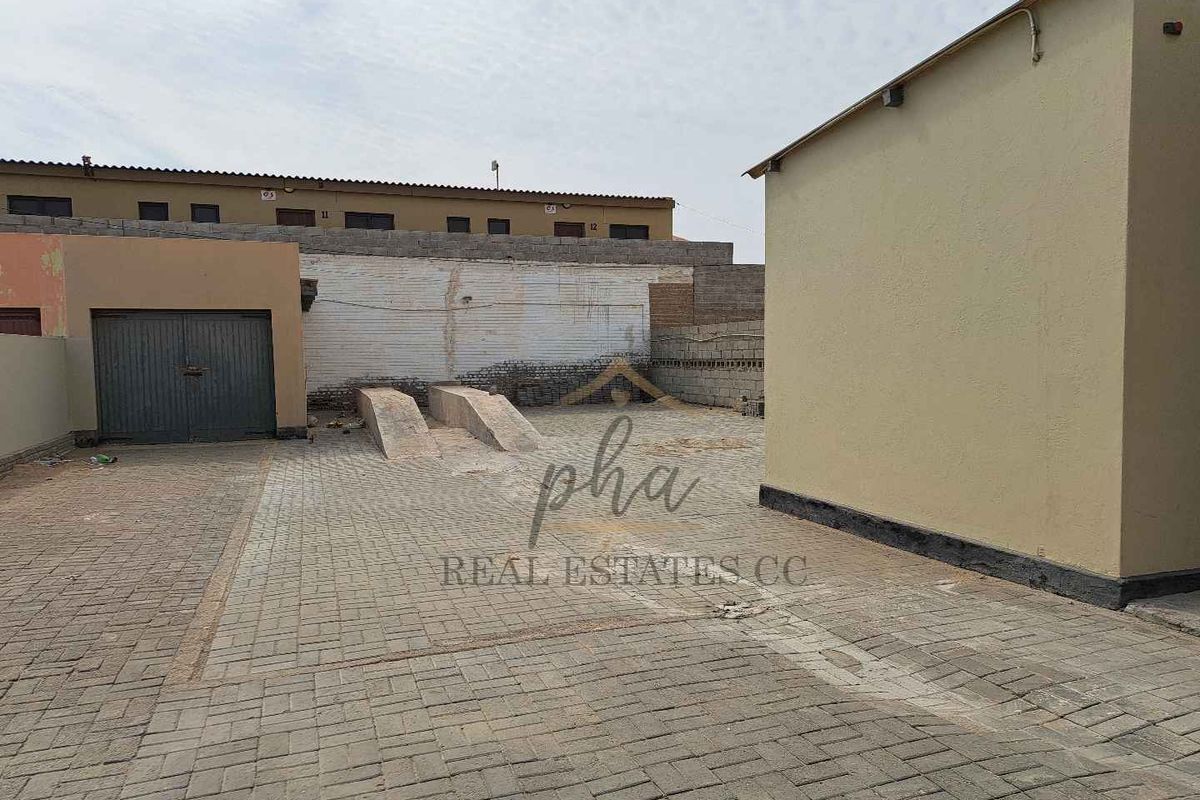Business Premises with flat for sale in Central Walvis Bay - Photo 2