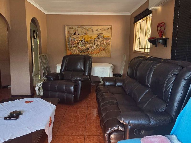 CHARMING HOME IN MAYBERRY PARK - Photo 8