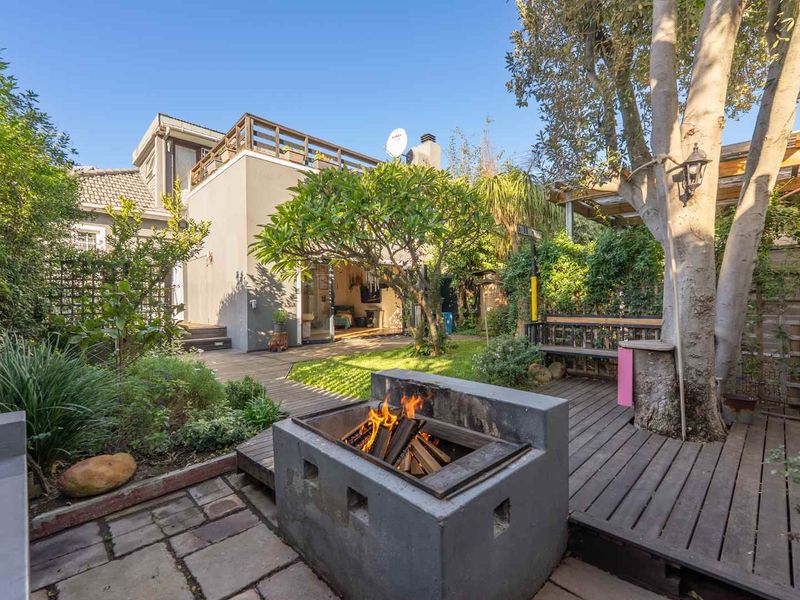 Charming Family Home with Separate Flatlet, Pool & Entertainer's Deck in Observatory - Photo 1