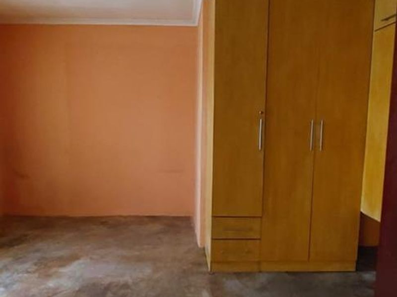 3 bedrooms house for sale in Soshanguve East - Photo 9
