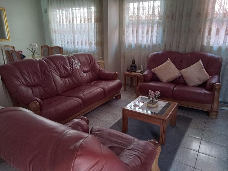 Cozy Family Home in Shallcross with Great Security and Views - Photo 5