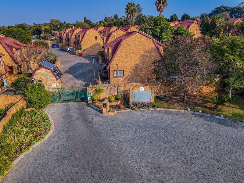 Charming 2 bedroom, 1 bathroom townhouse available in Barn Lodge, Boskruin. - Photo 3