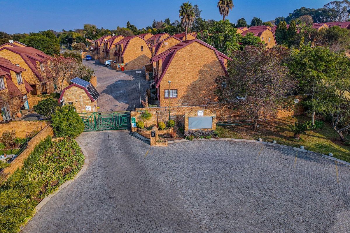 Charming 2 bedroom, 1 bathroom townhouse available in Barn Lodge, Boskruin. - Photo 3