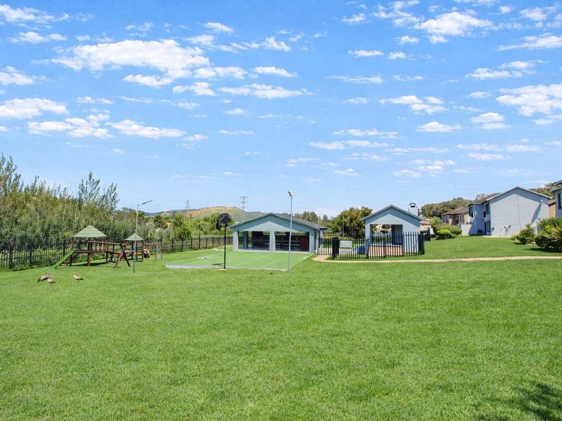 Ground Floor Apartment in Beautifully Kept Complex - Photo 9