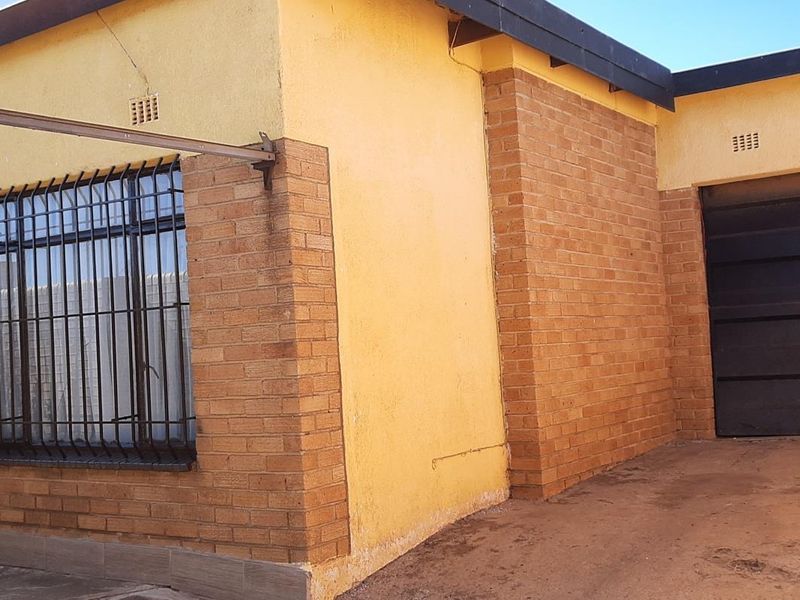 2 Bedroom House for sale in Pimville - Photo 3