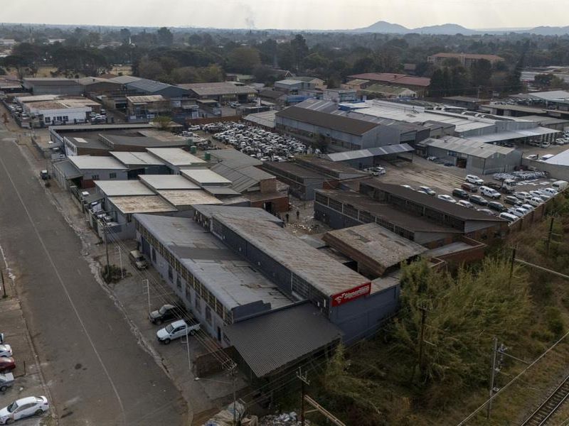 PRIME INDUSTRIAL COMPLEX WITH THREE WORKSHOPS ON CONSOLIDATED STANDS - Photo 8