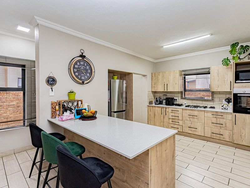 Modern Family Townhouse in Pretoria's Premier 24-Hour Security Estate! - Photo 5
