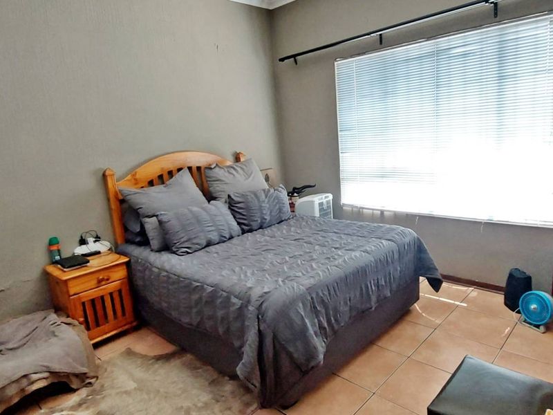 Lock-Up-and-Go Simplex with Modern Amenities - Photo 7