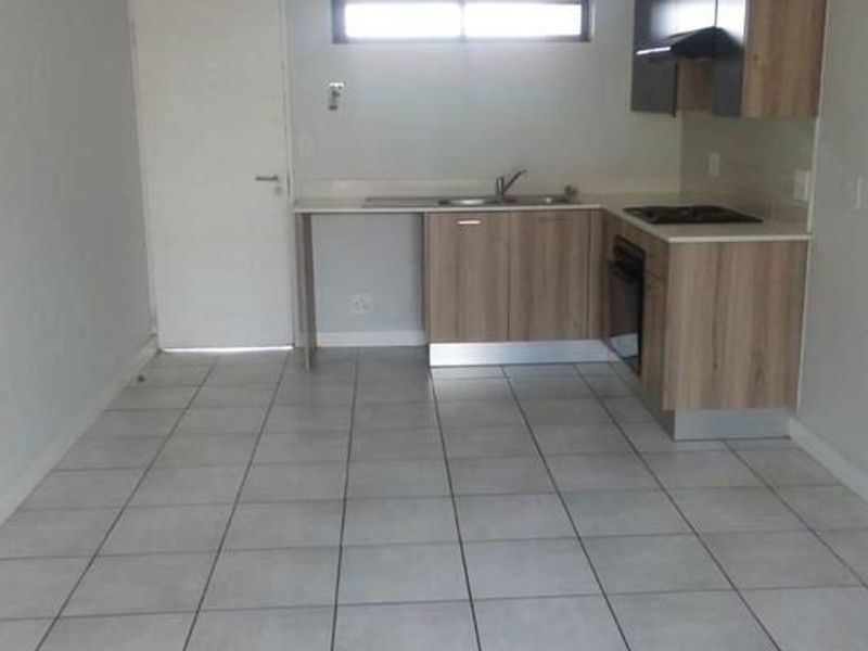 2 Bedroom Apartment for Sale in Linbro Park - Photo 3