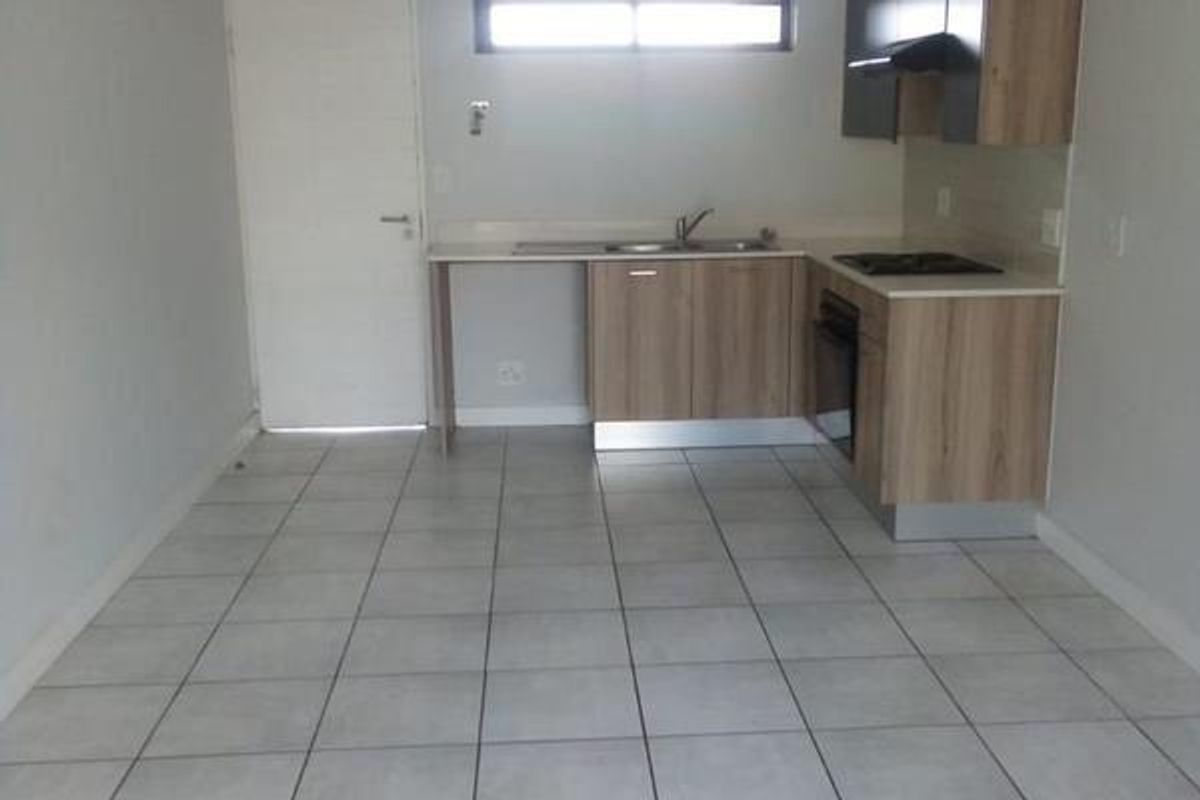 2 Bedroom Apartment for Sale in Linbro Park - Photo 3