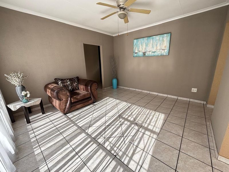 Spacious 4 bedroom home for sale - Photo 5