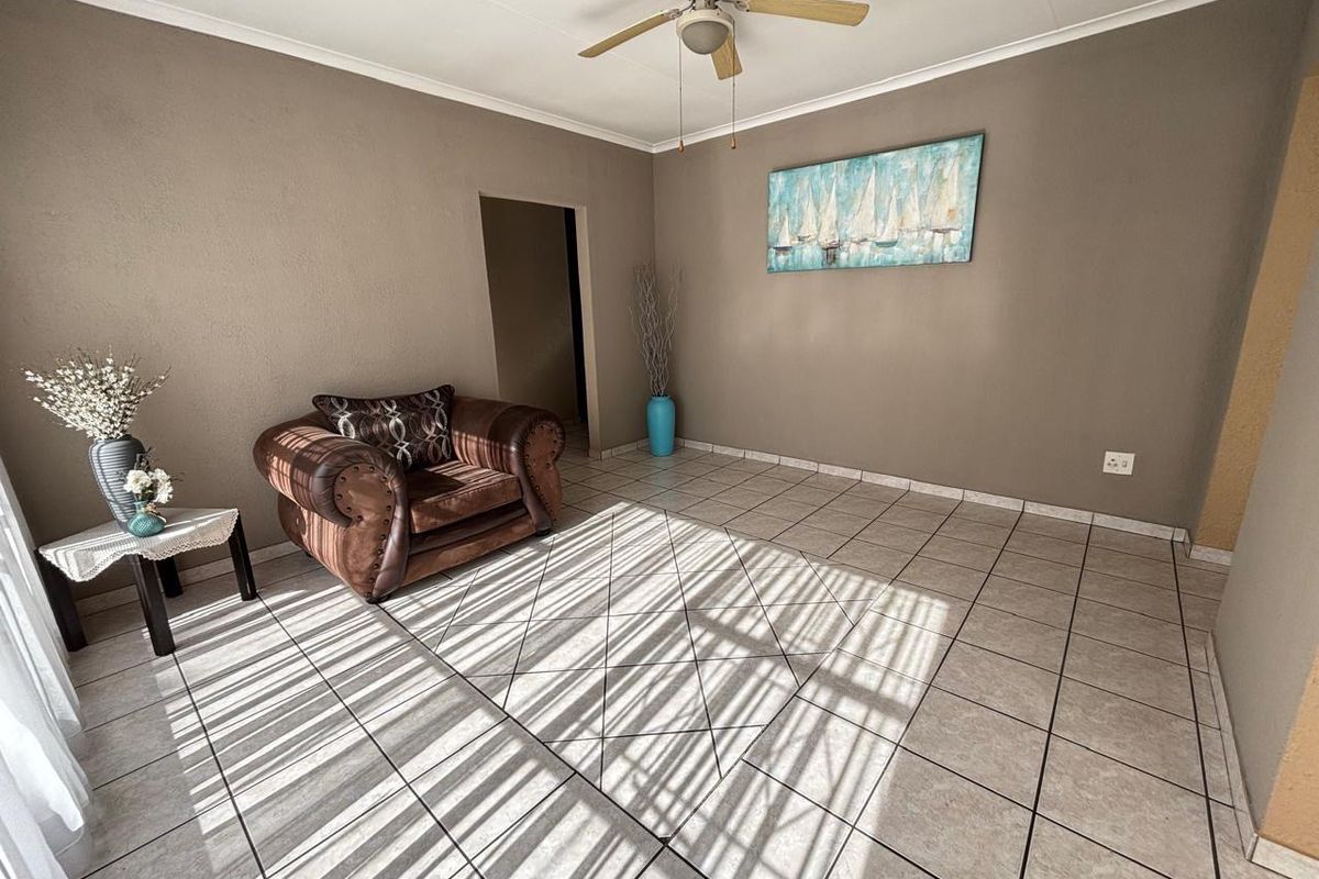 Spacious 4 bedroom home for sale - Photo 5