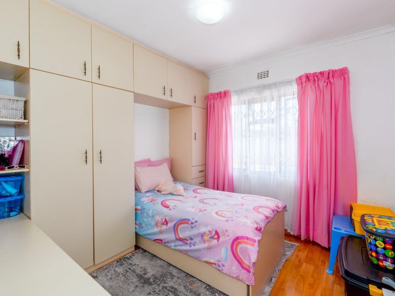 Duel living couldnt be more exciting than this gorgeous family home. - Photo 9