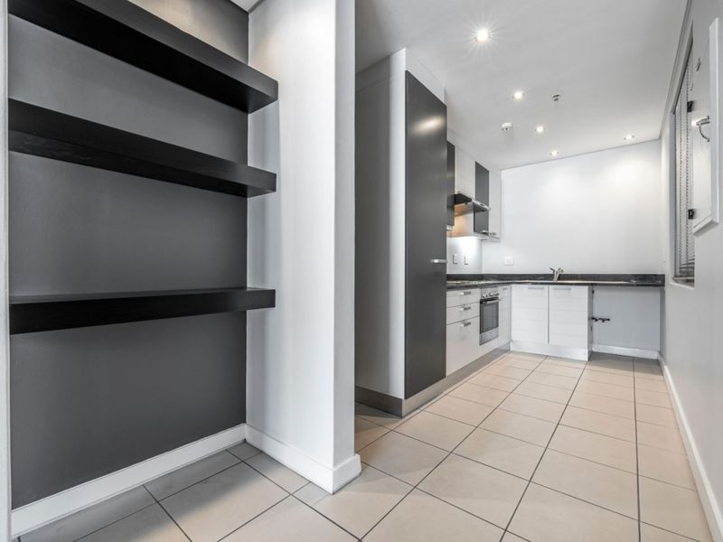 CBD one bedroomed apartment with parking - Photo 9