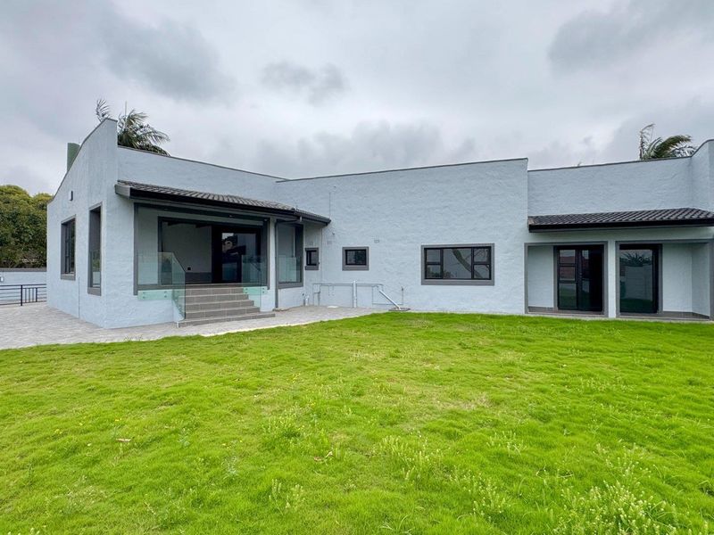 NEWLY RENOVATED 4 BEDROOM FAMILY HOME - Photo 2