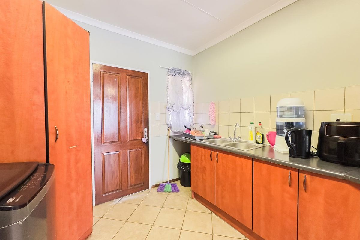 2 Bedroom Apartment For Sale - Photo 5