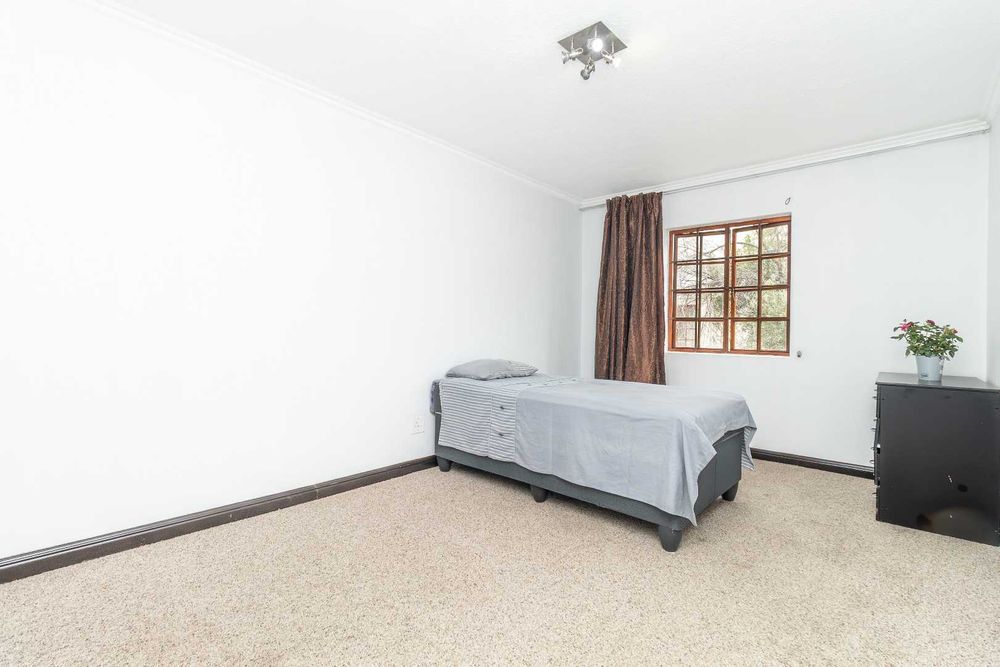 Large Second bedroom