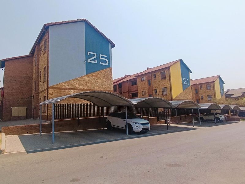 1-Bedroom Ground Floor Unit in a Lifestyle Security Complex - Photo 2