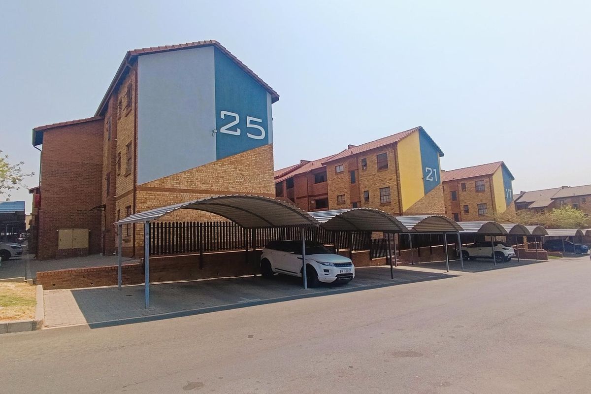 1-Bedroom Ground Floor Unit in a Lifestyle Security Complex - Photo 2