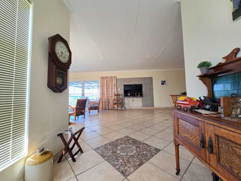 Low maintenance family home for sale in Stilbaai-Wes. - Photo 3