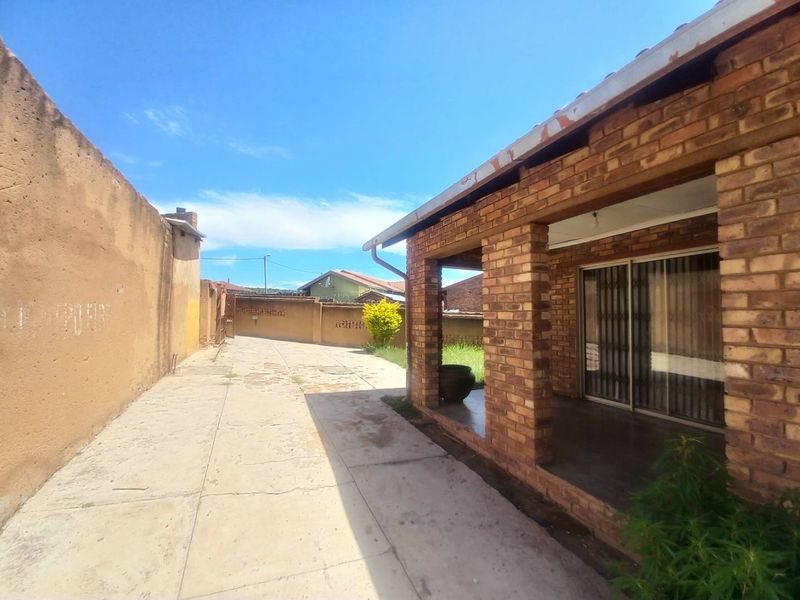 Three bedroom house for sale in Mabopane Morula view - Photo 2