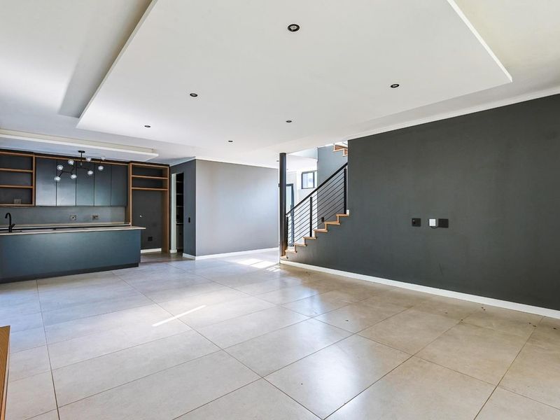 Luxury & Security Redefined in Waterkloof - Photo 8