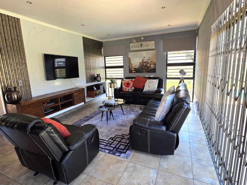 4 Bedroom 3.5 Bathroom Double Storey Family Home in Leloko - Photo 4