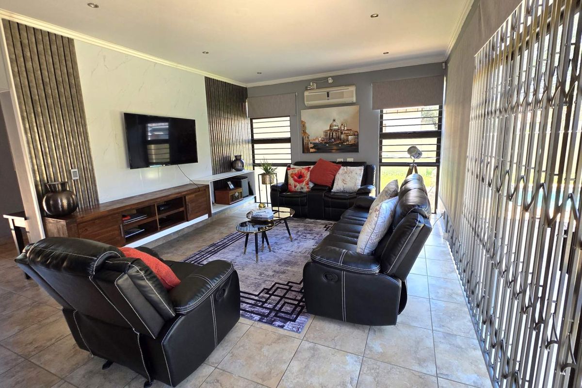 4 Bedroom 3.5 Bathroom Double Storey Family Home in Leloko - Photo 4