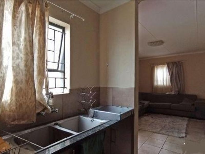 CENTURION - KOSMOSDAL - 3 BED = 2 BATH FULL TITLE HOUSE - Photo 7