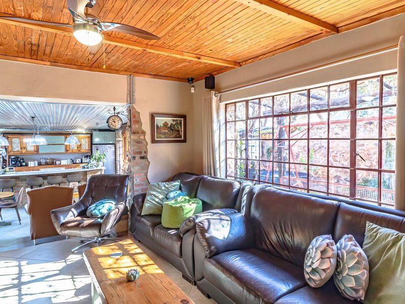 Exceptional 4 Bedroom Home in a Secure Estate on the Vaal River with Business Rights – Vaaloewer - Photo 10