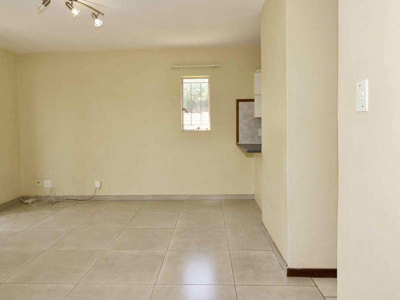 Fantastic Investment Property with a lock up garage - Photo 9