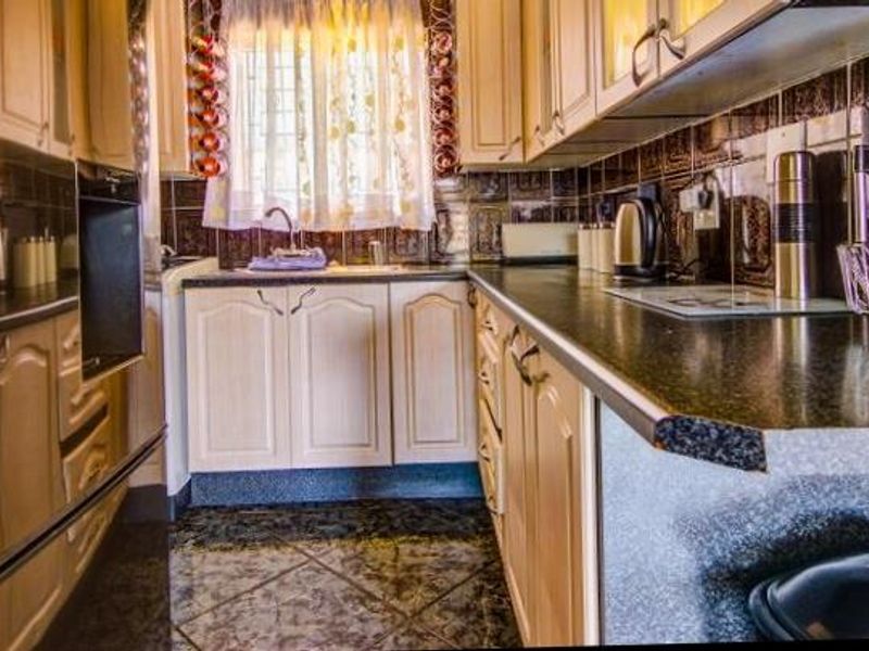 **Charming Two-Bedroom Townhouse for Sale in Norkem Park** - Photo 10