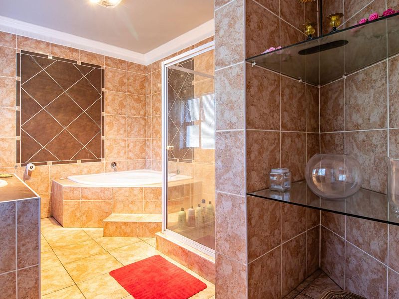 4 Bedroom Freestanding Home in a Secure Estate in Northcliff - Photo 7
