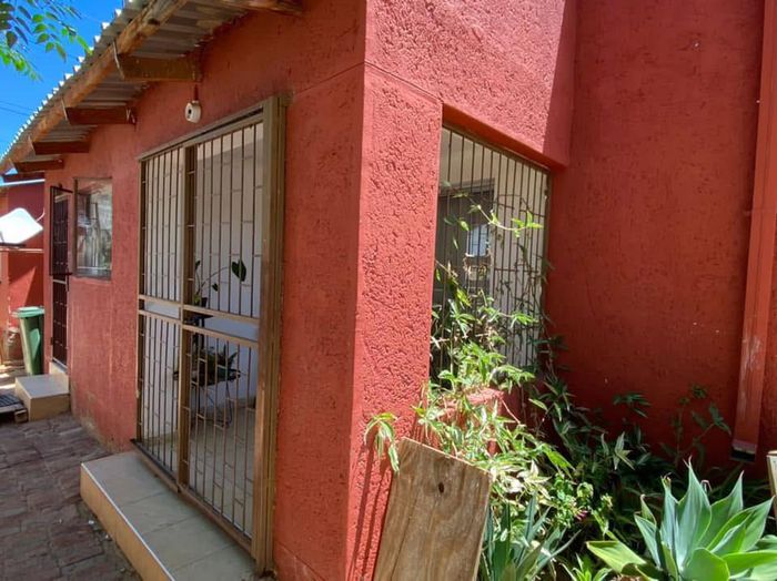 Property #2453003, House For Sale in Katutura