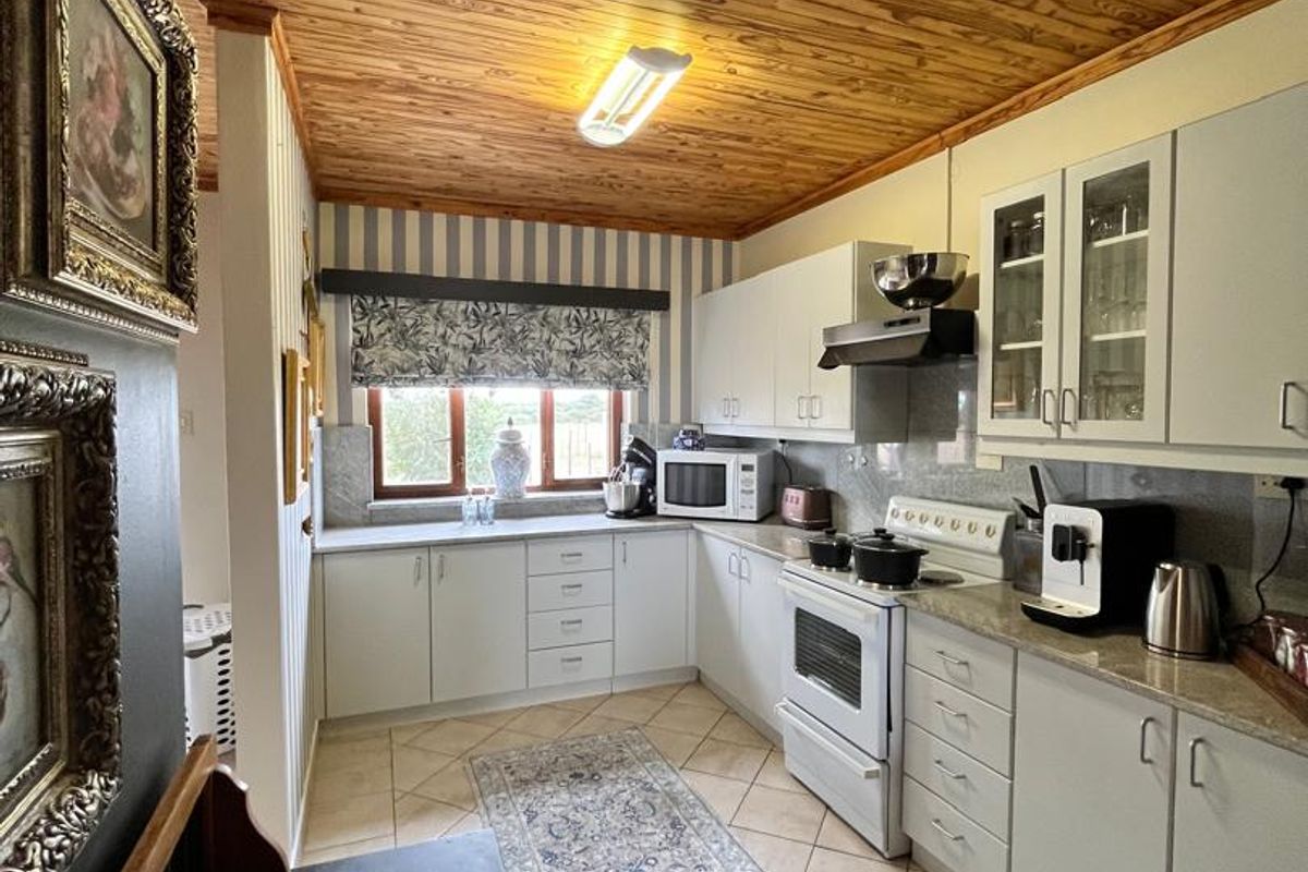 Game and cattle farm near Wilhelmstal, just 160 km from Windhoek and 200 km from Swakopmund - Photo 5