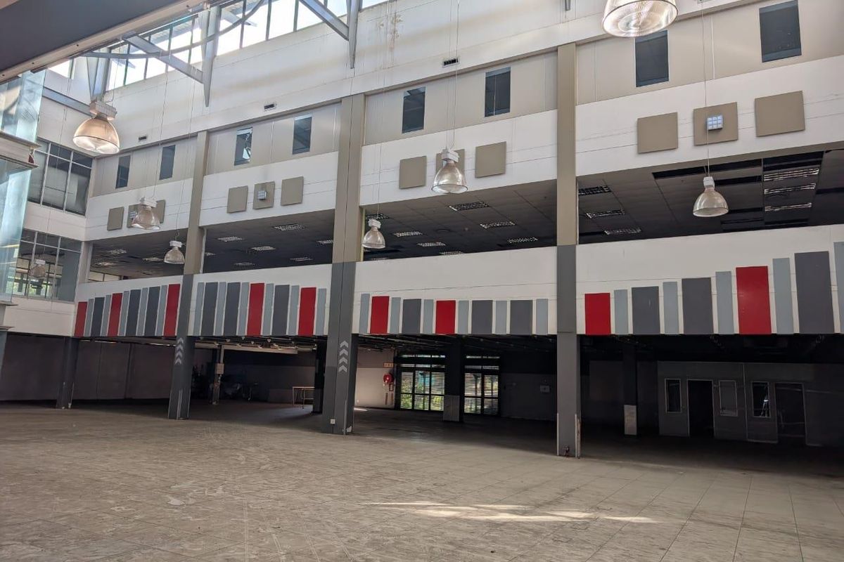 10,000 m2 Warehouse | 4,800 m2 Offices | 18,642 m2 Stand - Industrial Redevelopment Opportunity - Photo 3