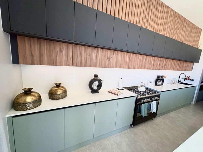 stylish 5 bedrooms Townhouse to Rent in Dolphin Beach - Photo 6