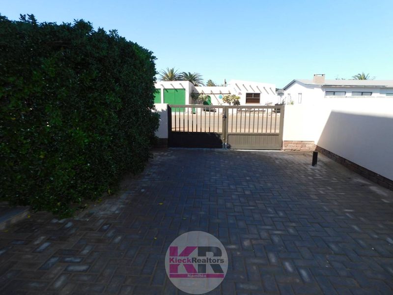 Double-Storey Home in Henties Bay + Flat - Photo 6
