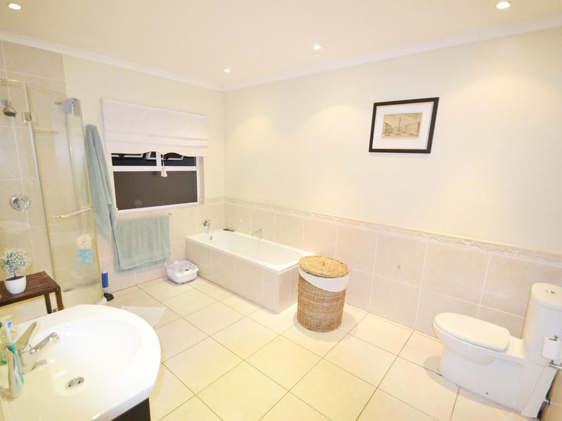 FULLY FURNISHED SPACIOUS 1 BED  1 BATH FLATLET PARKMORE - Photo 8