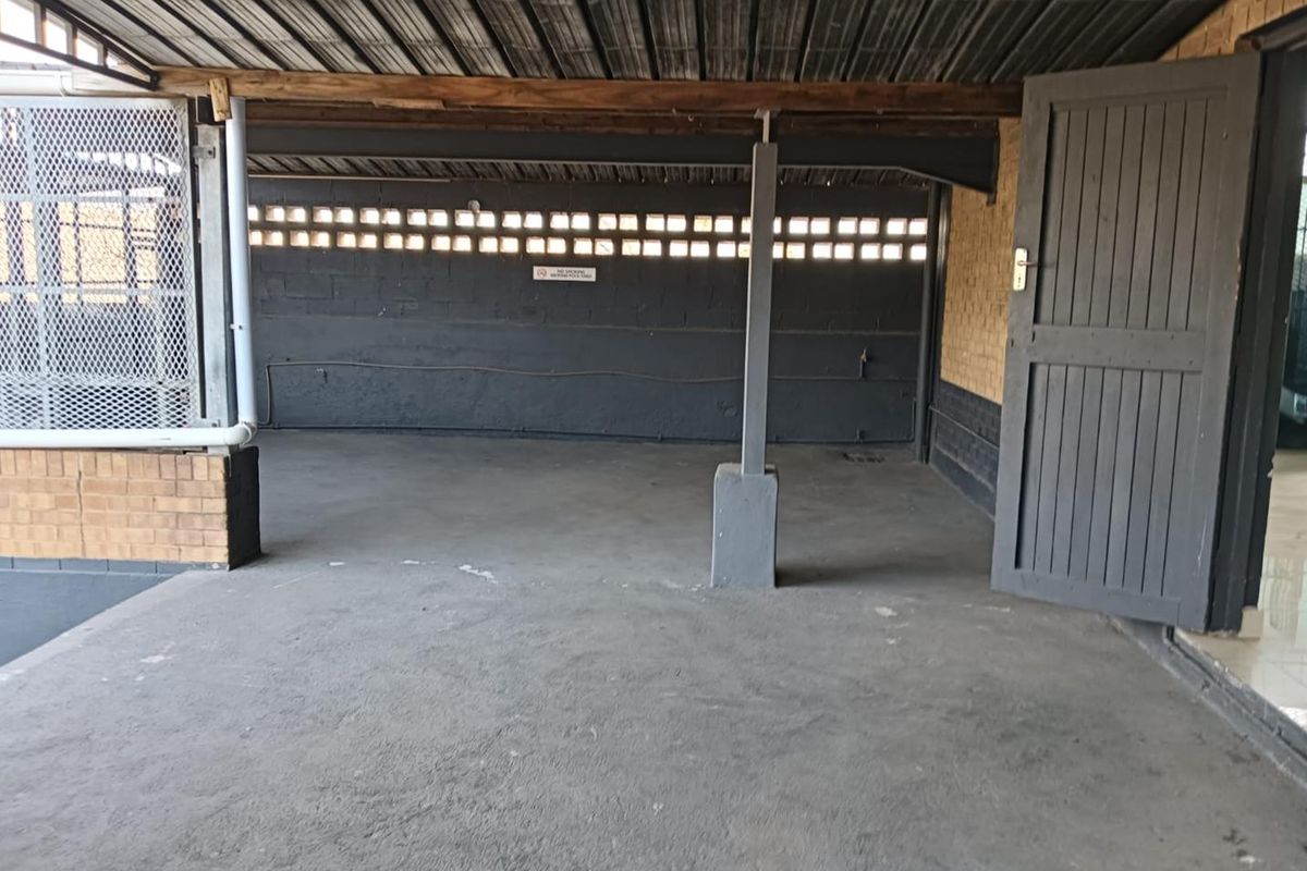 Shop to let in Phoenix - Photo 4