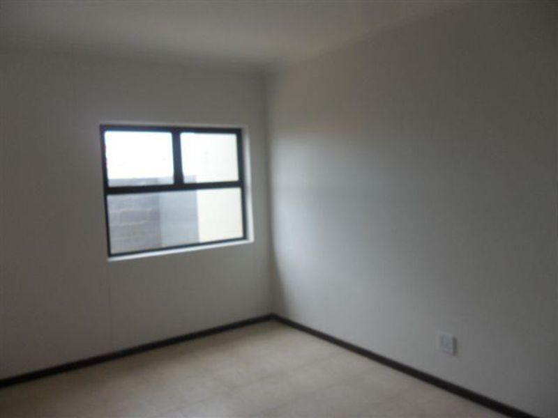 Lock up and Go in Secure Complex! - Photo 4