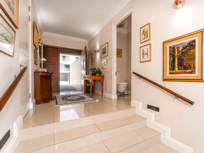 Elegant Estate Living With a View - Photo 4