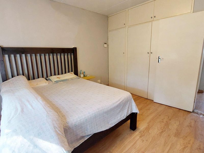 2 bedroom, 1 bathroom Ground Floor apartment with Direct Access to the Spruit - Photo 7